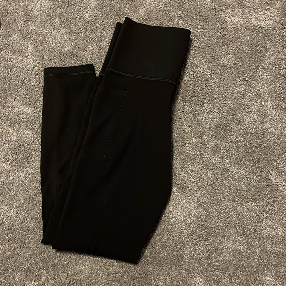 Athleta salutation stash pocket II 7/8 tight leggings